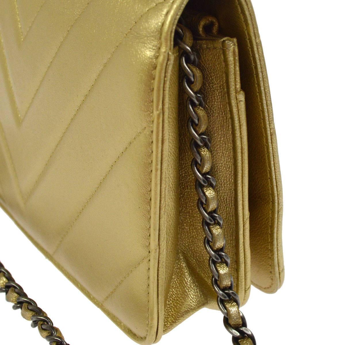 Chanel Gold Leather Chevron Wallet on Chain Clutch Evening Shoulder Flap Bag In Excellent Condition In Chicago, IL