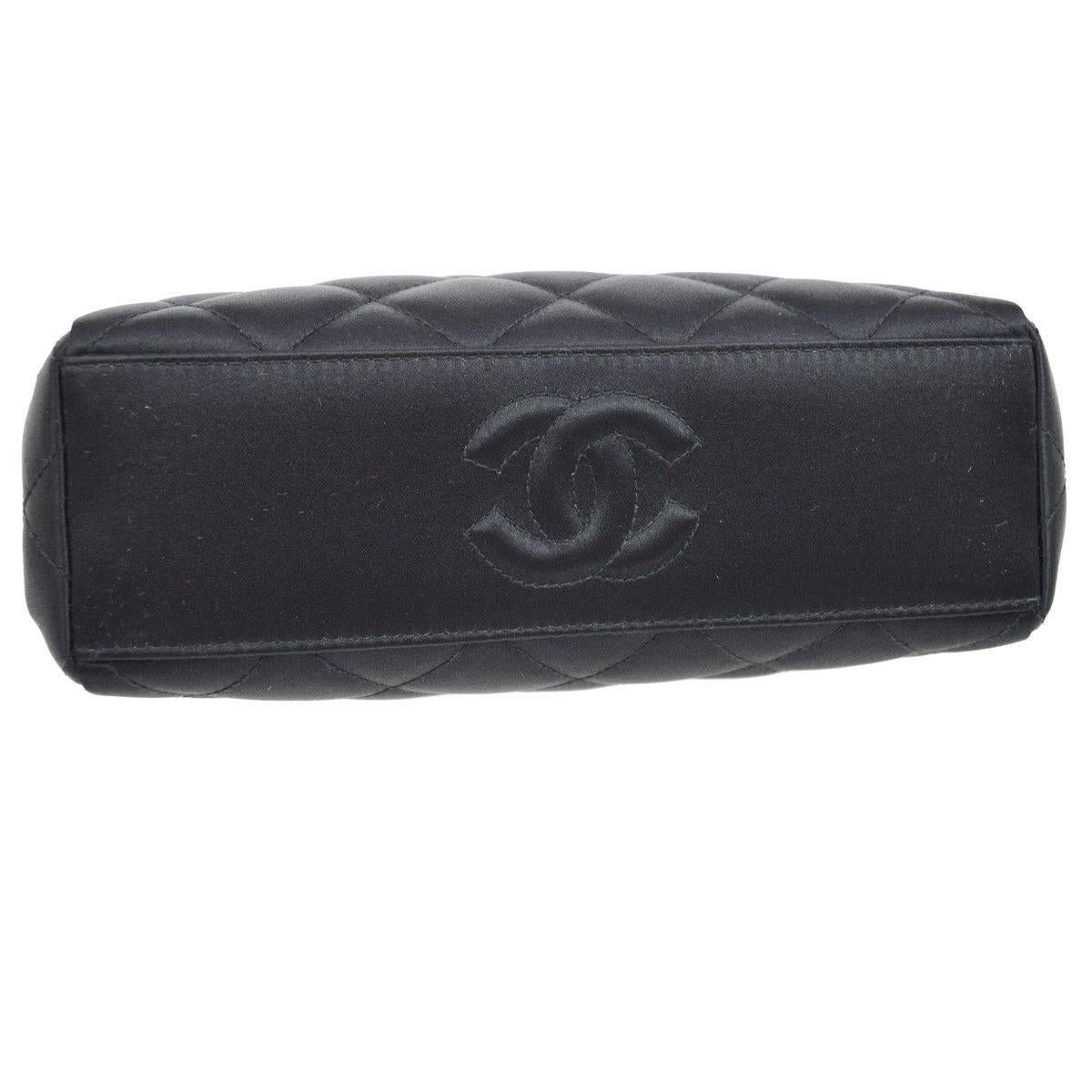 Chanel Black Satin Kisslock 2 in 1 Clutch Party Evening Shoulder Flap Bag In Good Condition In Chicago, IL