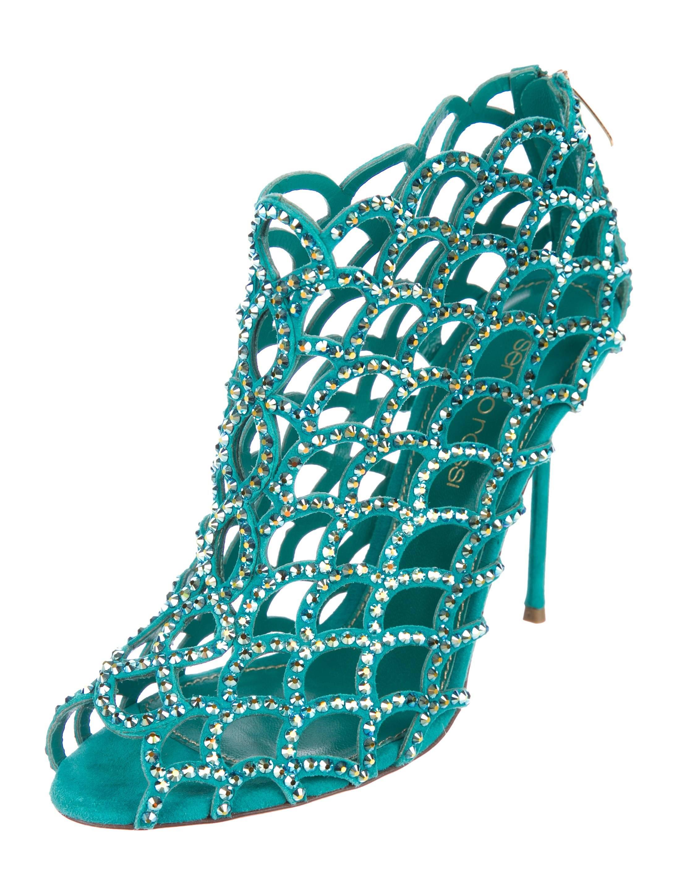 Sergio Rossi NEW Turquoise Suede Crystal Evening Booties Heels

Size IT 36.5
Suede
Crystal
Zipper back closure
Made in Italy
Heel height 4