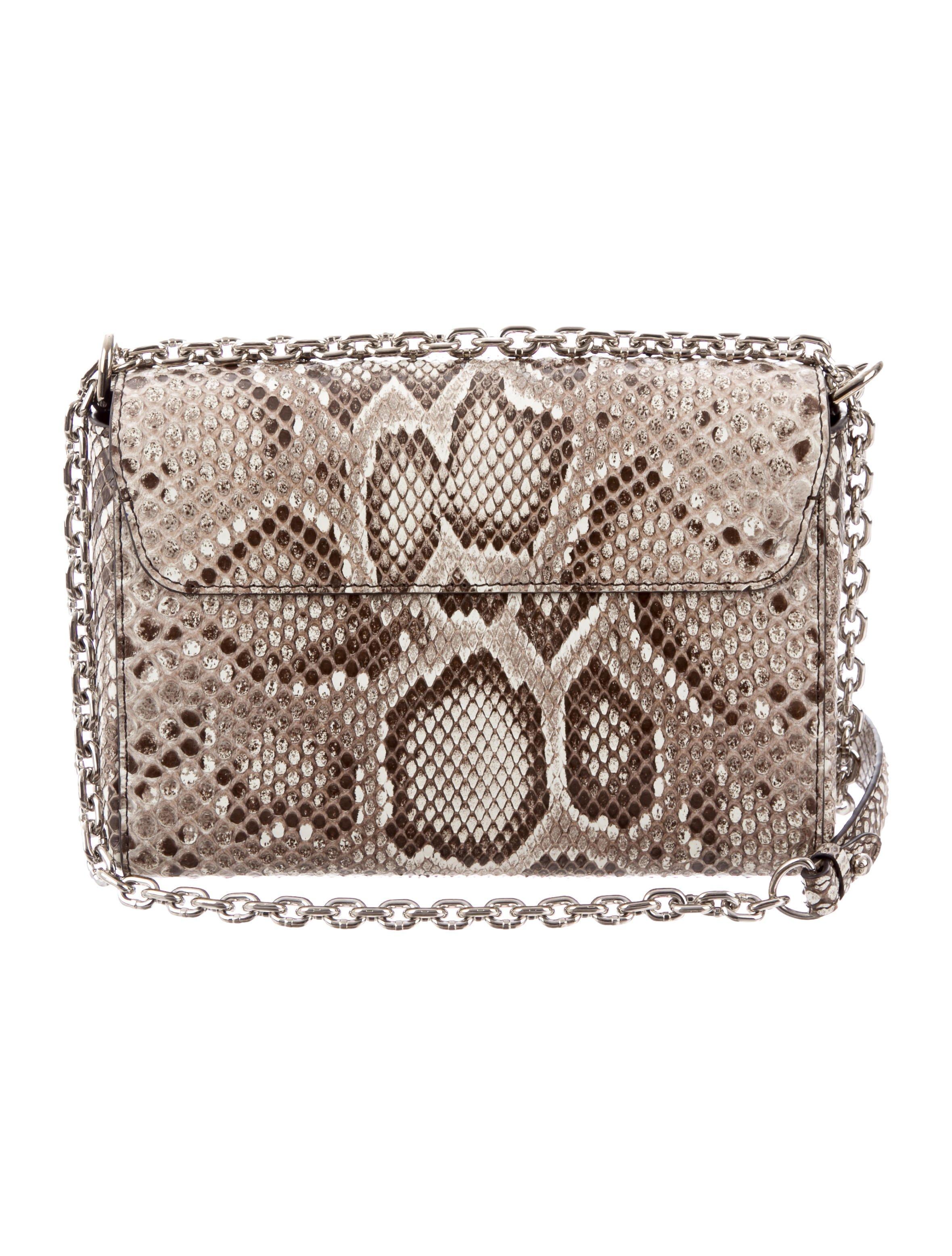 Louis Vuitton NEW Snakeskin Silver 'LV' Chain Clutch Shoulder Flap Bag in Box

Snakeskin (Python)
Silver tone hardware
Leather lining
Turn-lock closure
Date code present
Made in France
Shoulder strap drop 21