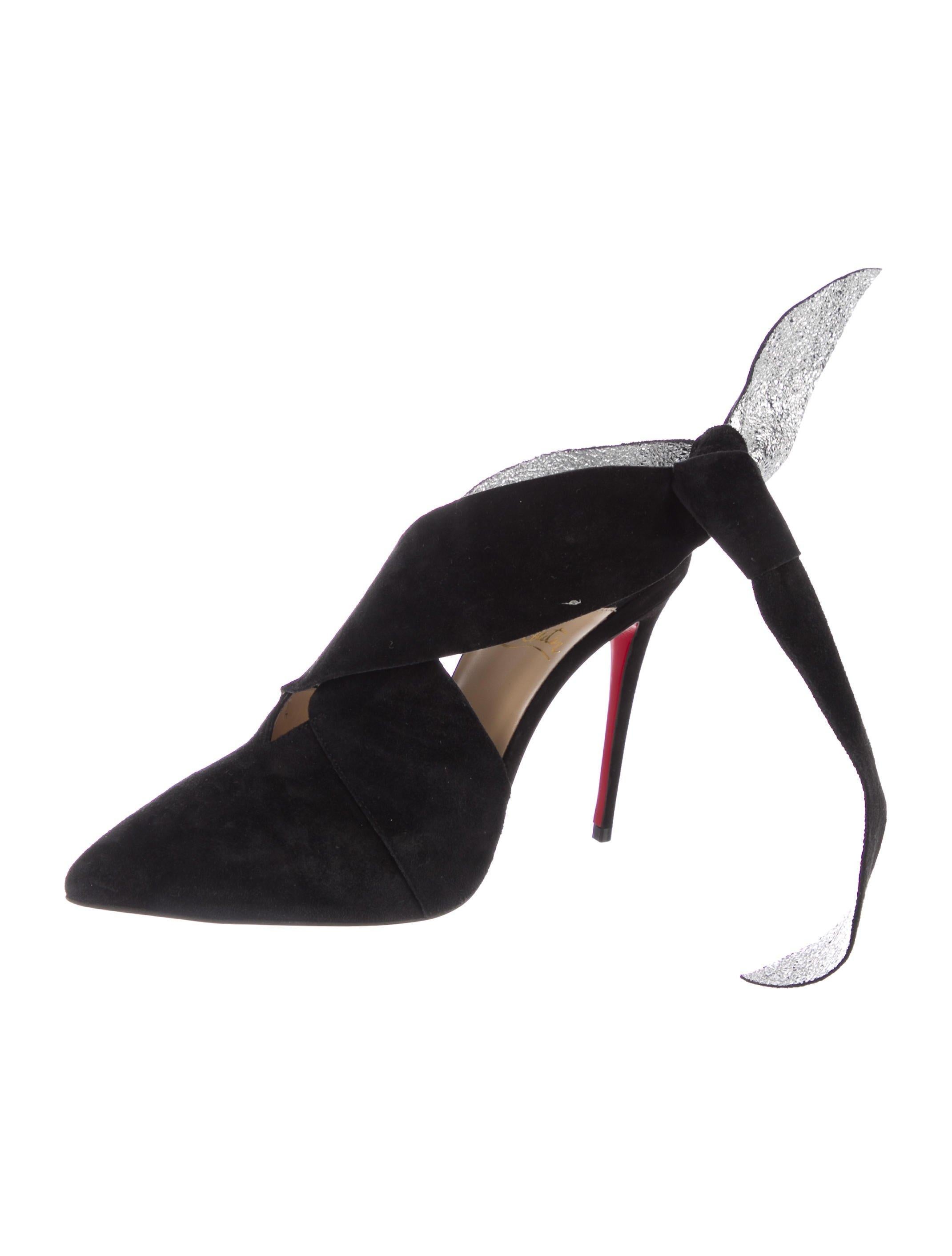 Christian Louboutin NEW Black Suede Silver Tie Evening Ankle Heels Booties Boots

Size IT 36.5
Suede
Leather
Tie closure
Made in France
Heel height 4.25