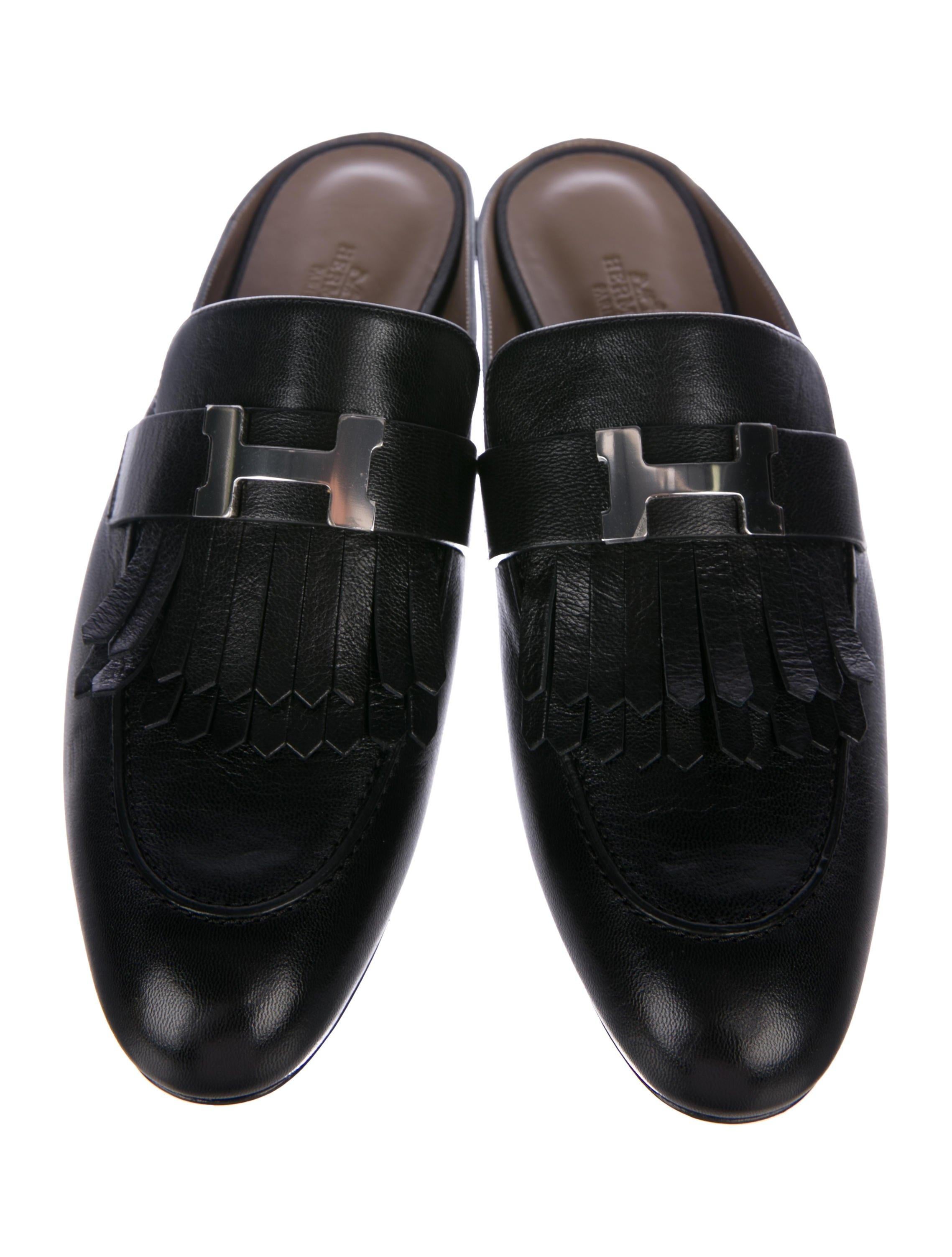 Hermes NEW Sold Out Black Leather Silver H Buckle Women's Slides 

Size IT 40
Leather
Palladium tone hardware
Made in France
Heel height 1