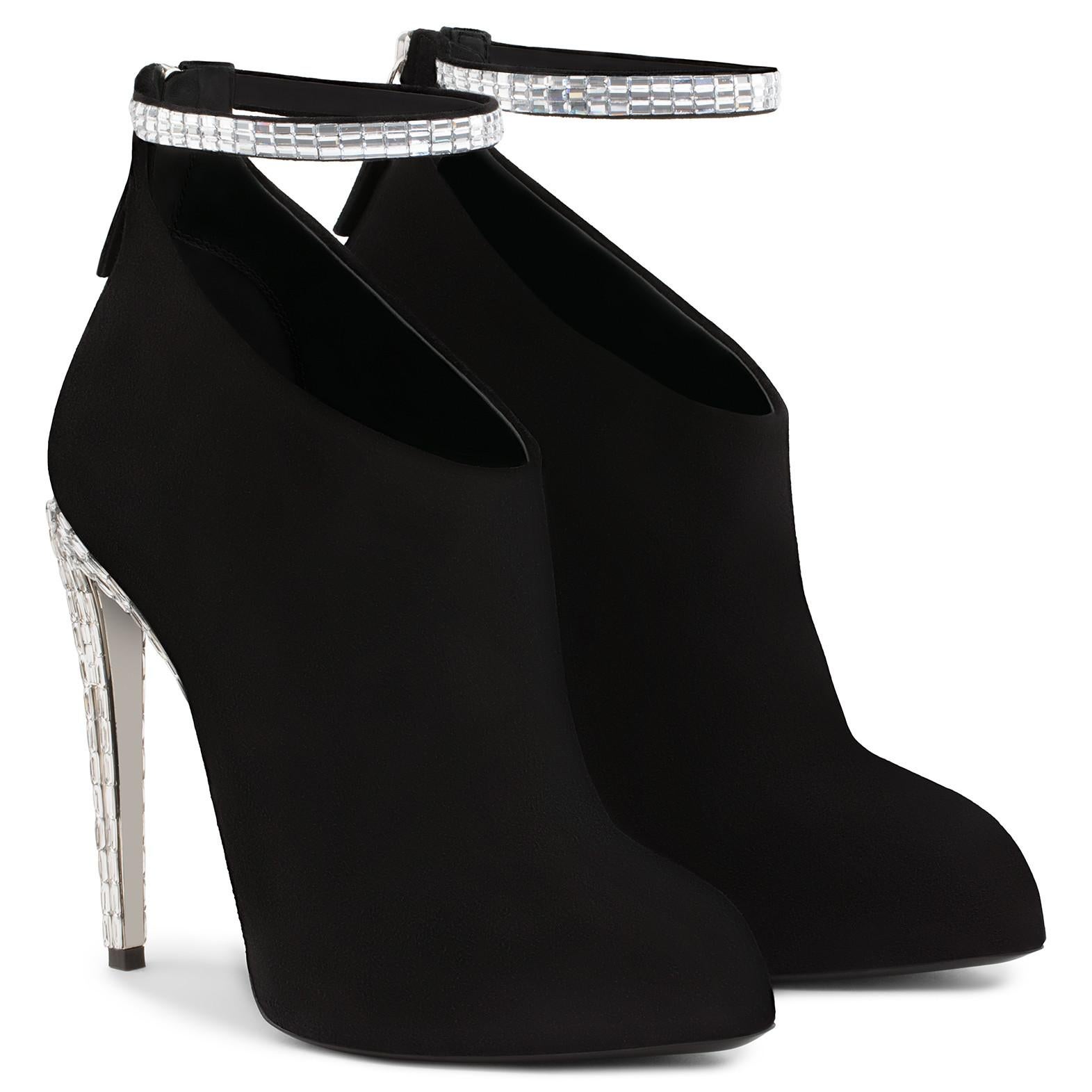 Giuseppe Zanotti NEW Black Suede Crystal Strass Ankle Evening Boots Booties 

Original purchase price $1,995
Size IT 36
Suede
Crystal 
Ankle zip closure
Made in Italy
Heel height 5