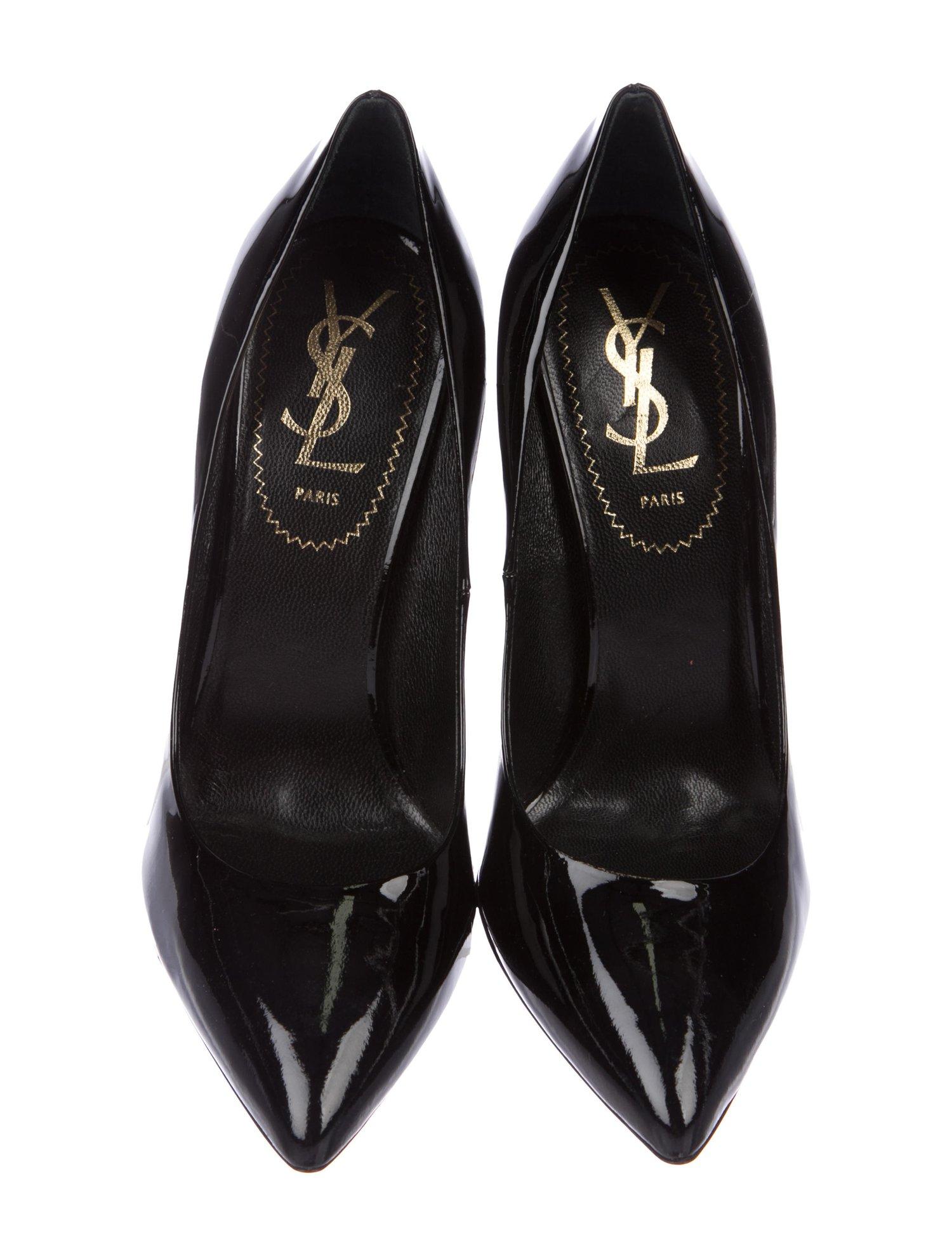 Yves Saint Laurent YSL NEW Black Patent Leather Gold Heel Evening Pumps Heels

Size IT 36
Patent leather
Slip on
Made in Italy
Heel height 4.25