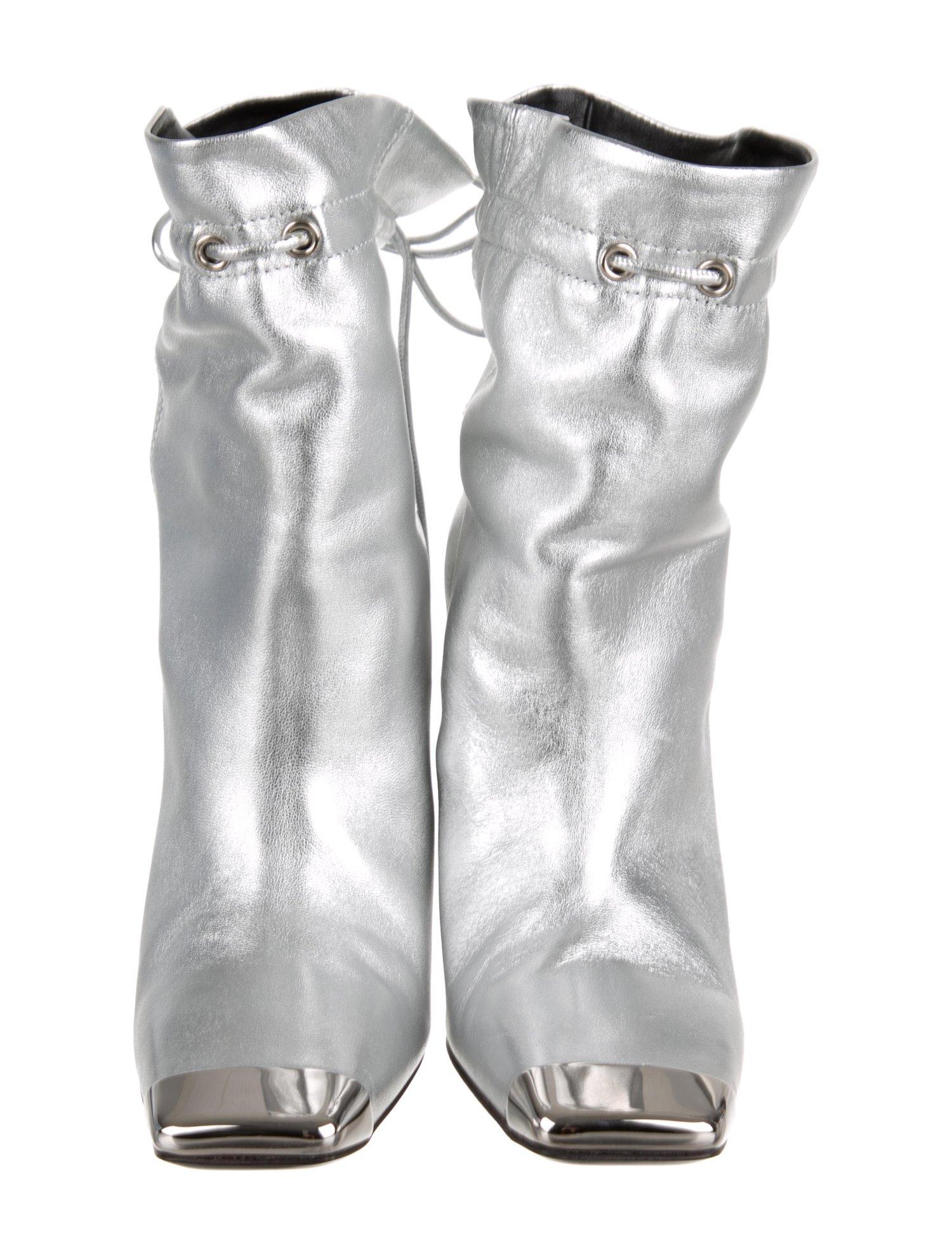 Tom Ford NEW Silver Leather Metal Toe Drawstring Evening Ankle Boots Booties 

Size IT 36.5
Leather
Metal
Made inItaly
Heel height 4