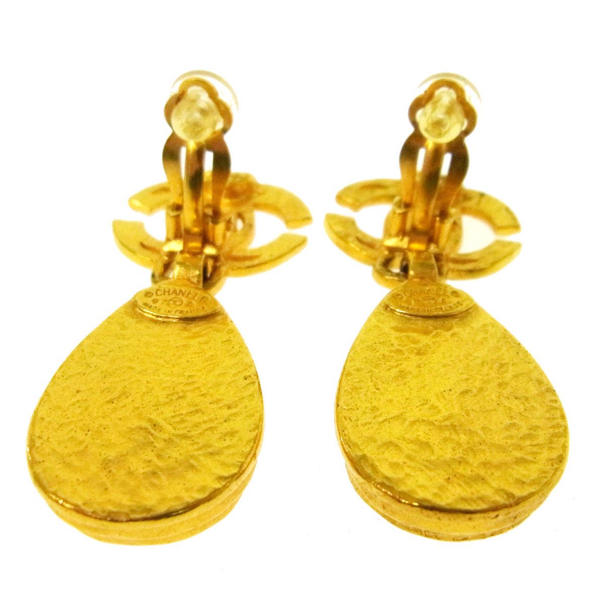 Chanel Gold CC Charm Tear Drop Evening  Earrings 

Metal
Gold tone 
Clip on closure
Made in France
Width 1