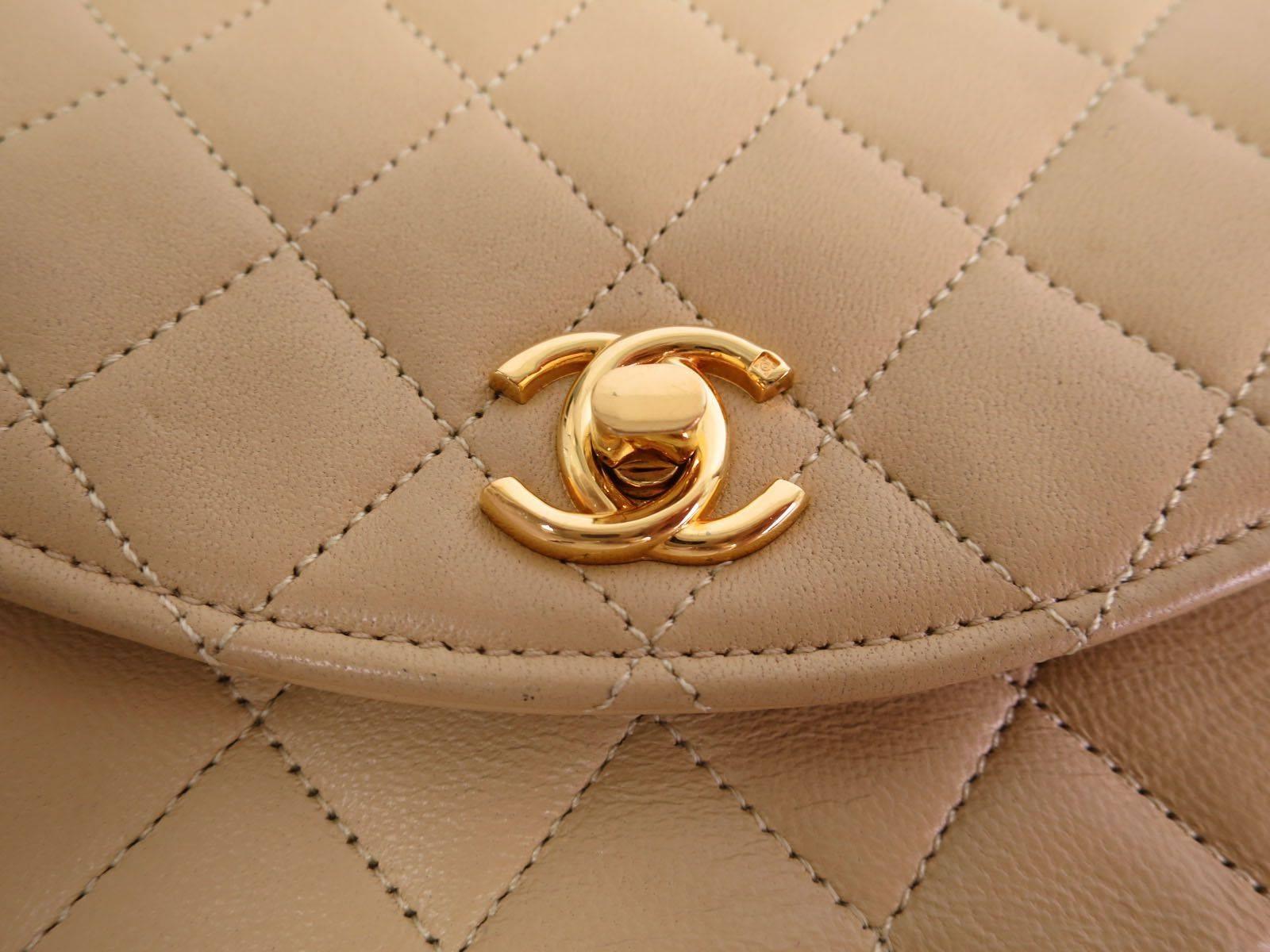 CURATOR'S NOTES

Say hello to your new favorite grab-and-go Chanel bag!  Chic beige calfskin leather Chanel flap featuring gold hardware and signature interlocking CC's at the closure. 

Style Tip: Dangle it from your shoulder or go hands-free