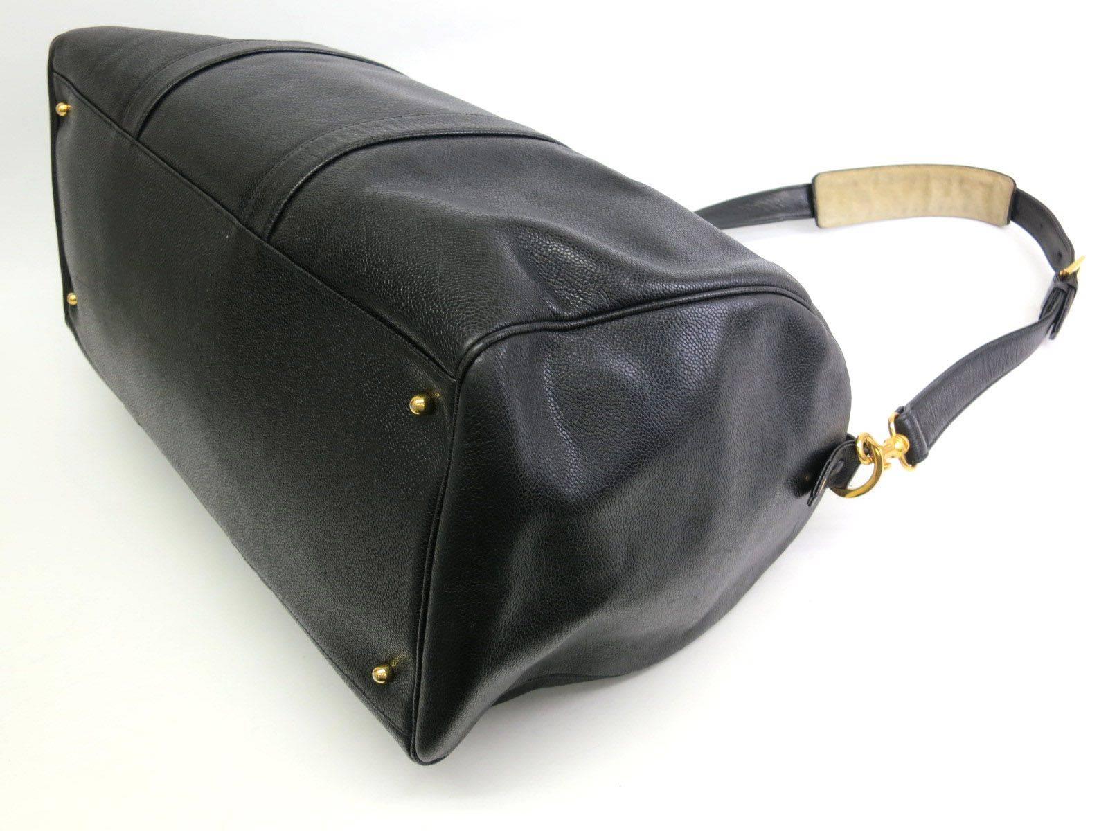 CURATOR'S NOTES

Travel much?  Pack efficiently and in style with this chic Chanel caviar leather duffle bag.  All original accessories are included, including padlock and key.

Caviar leather
Gold hardware
Made in  Italy
Date code