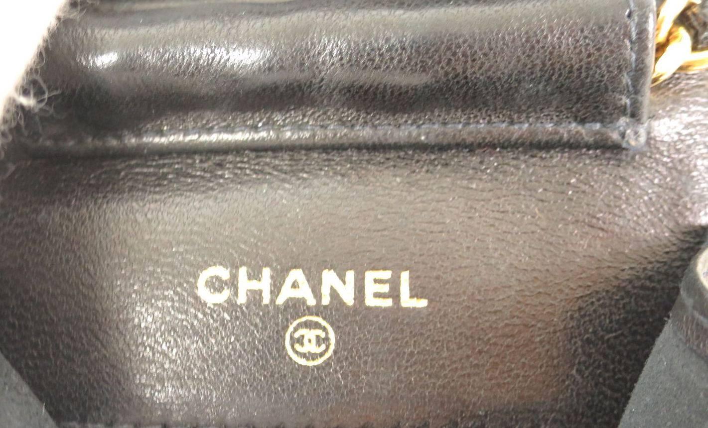 Chanel Black Patent Leather Gold Hardware Mini Cell Phone Crossbody Shoulder Bag In Good Condition In Chicago, IL