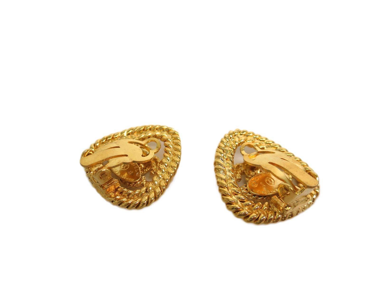 CURATOR'S NOTES

For the classy lady, Newfound Luxury presents these elegant vintage Chanel braided CC gold tone earrings.

Gold tone 
Clip on closure
Made in France
Measures 1.1