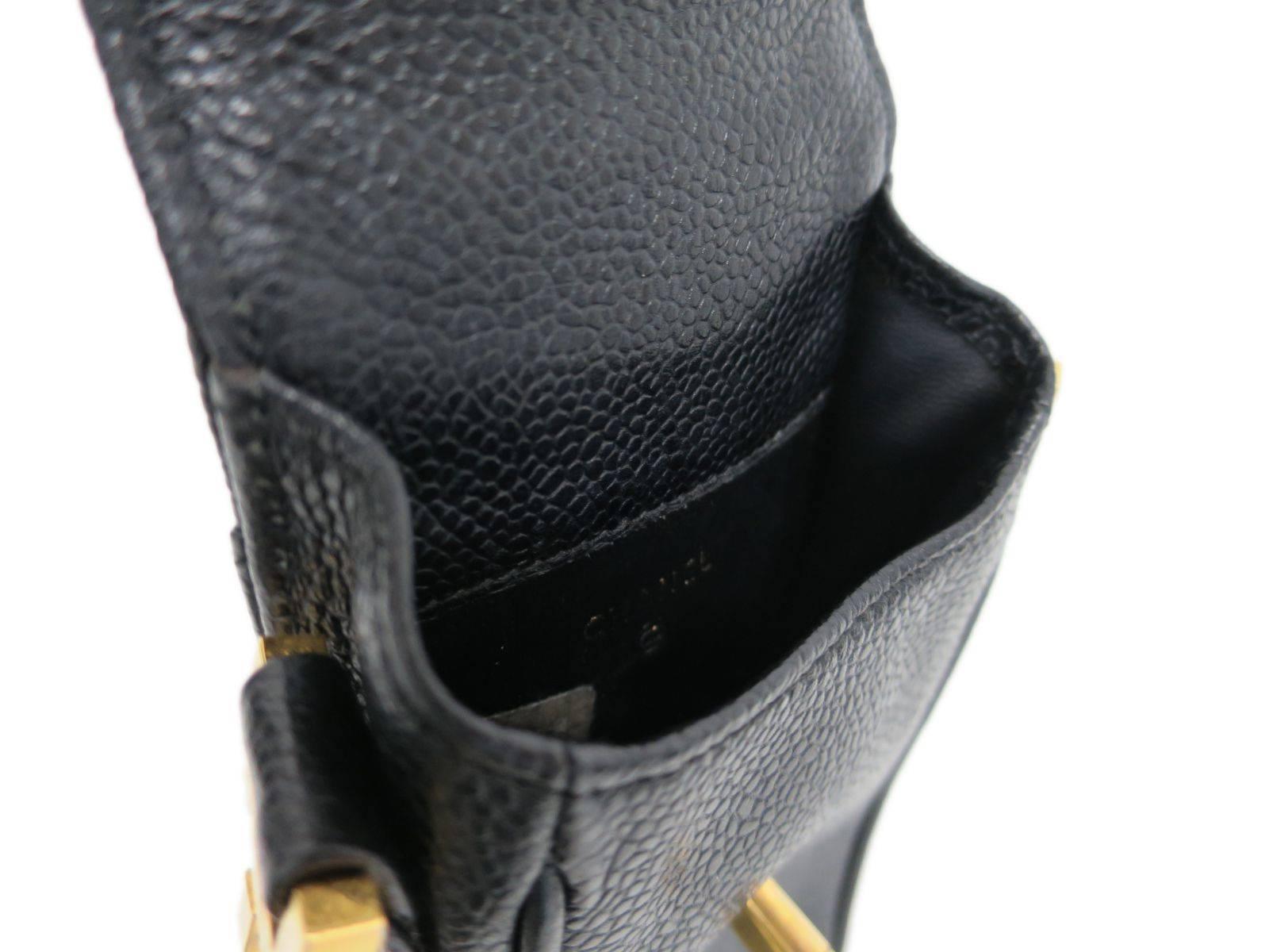 Chanel Schwarz Kaviar Leder Gold Hardware Telefon Fall Crossbody Umhängetasche 1