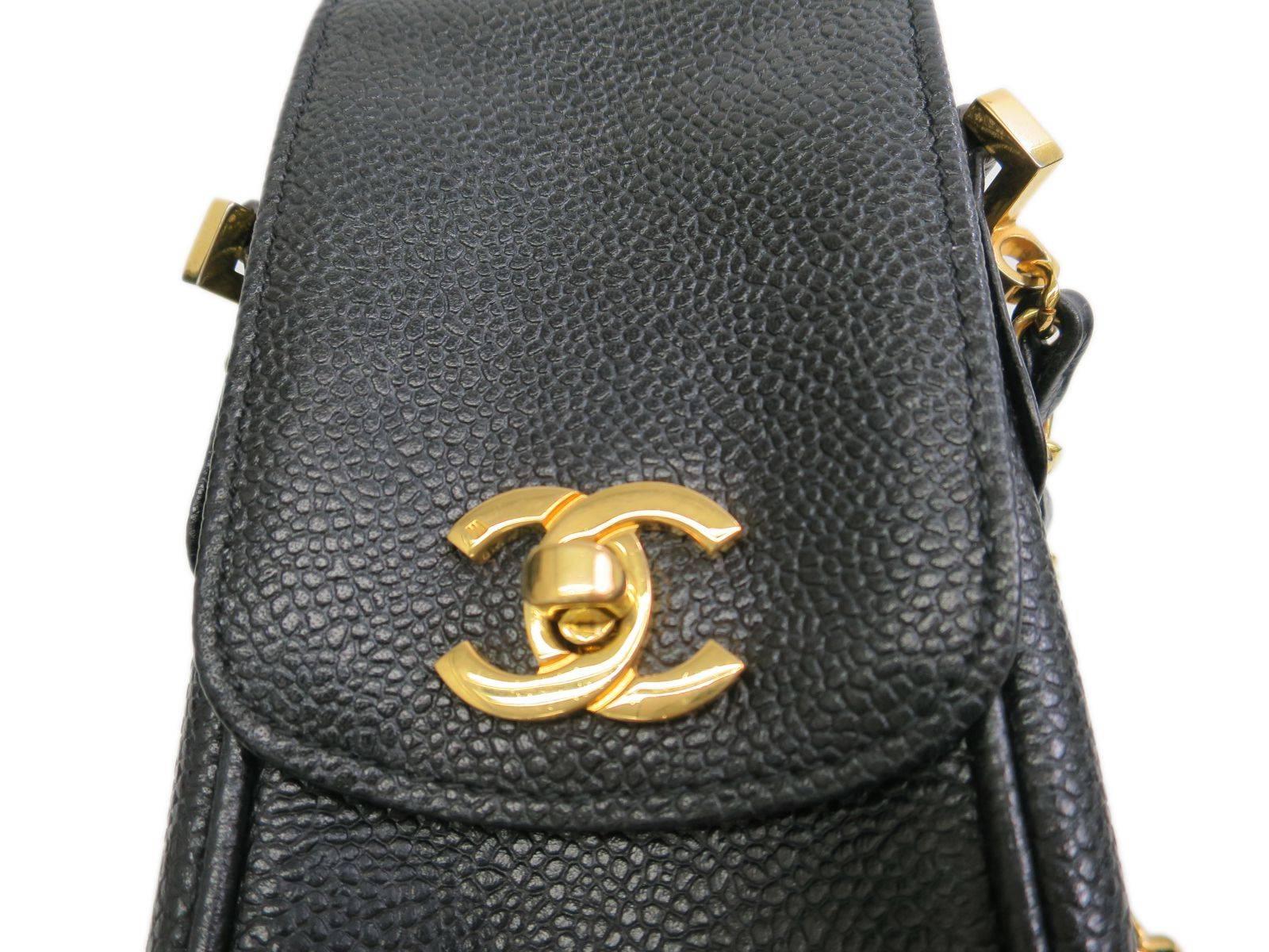 CURATOR'S NOTES

Go hands free with this chic Chanel caviar crossbody phone case, which comes in handy for nights out or weekend outings.  Suitable for an iPhone 6s or 6s Plus (or smaller).

Caviar leather
Gold hardware
Turnlock closure
Made