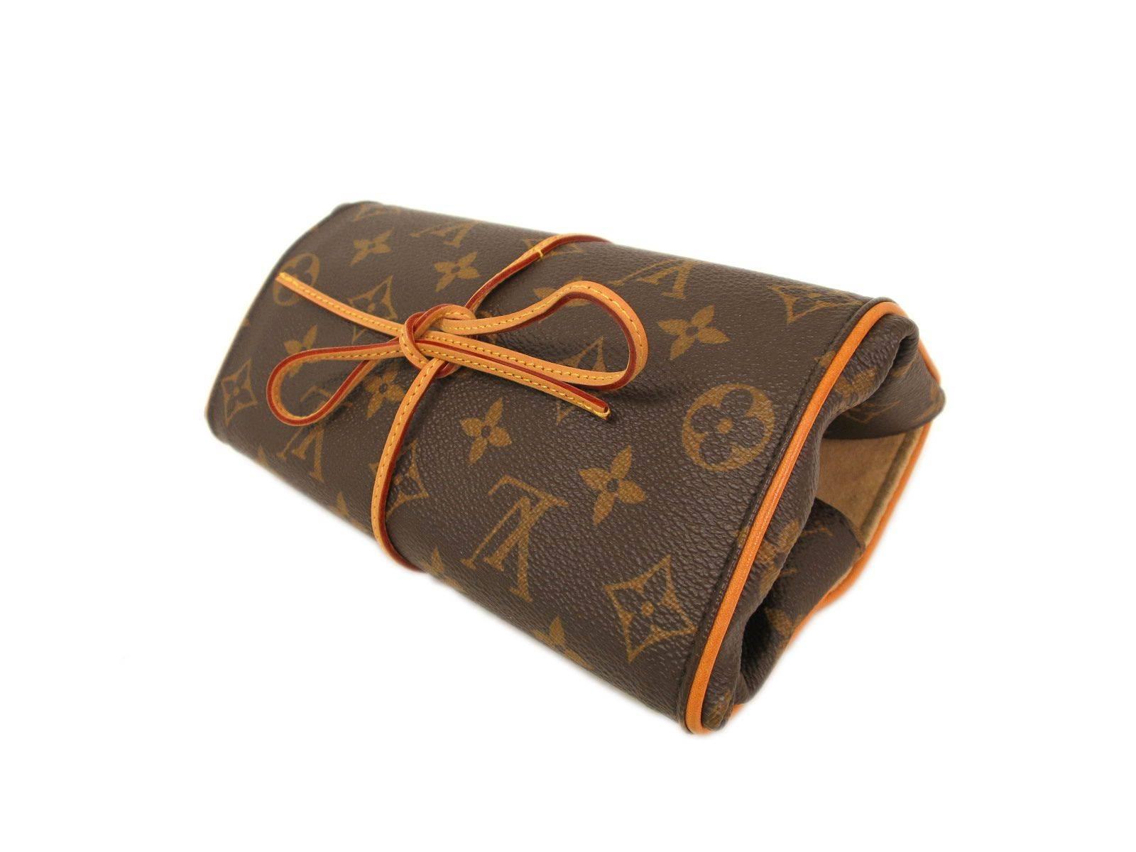 CURATOR'S NOTES

Roll it up and go with this beautiful Louis Vuitton jewelry roll accessory travel case.  Ideal for the jet-setter or corporate traveler who stays on the go.  

Monogram coated canvas
Made in France
Date code SN2039
Measures