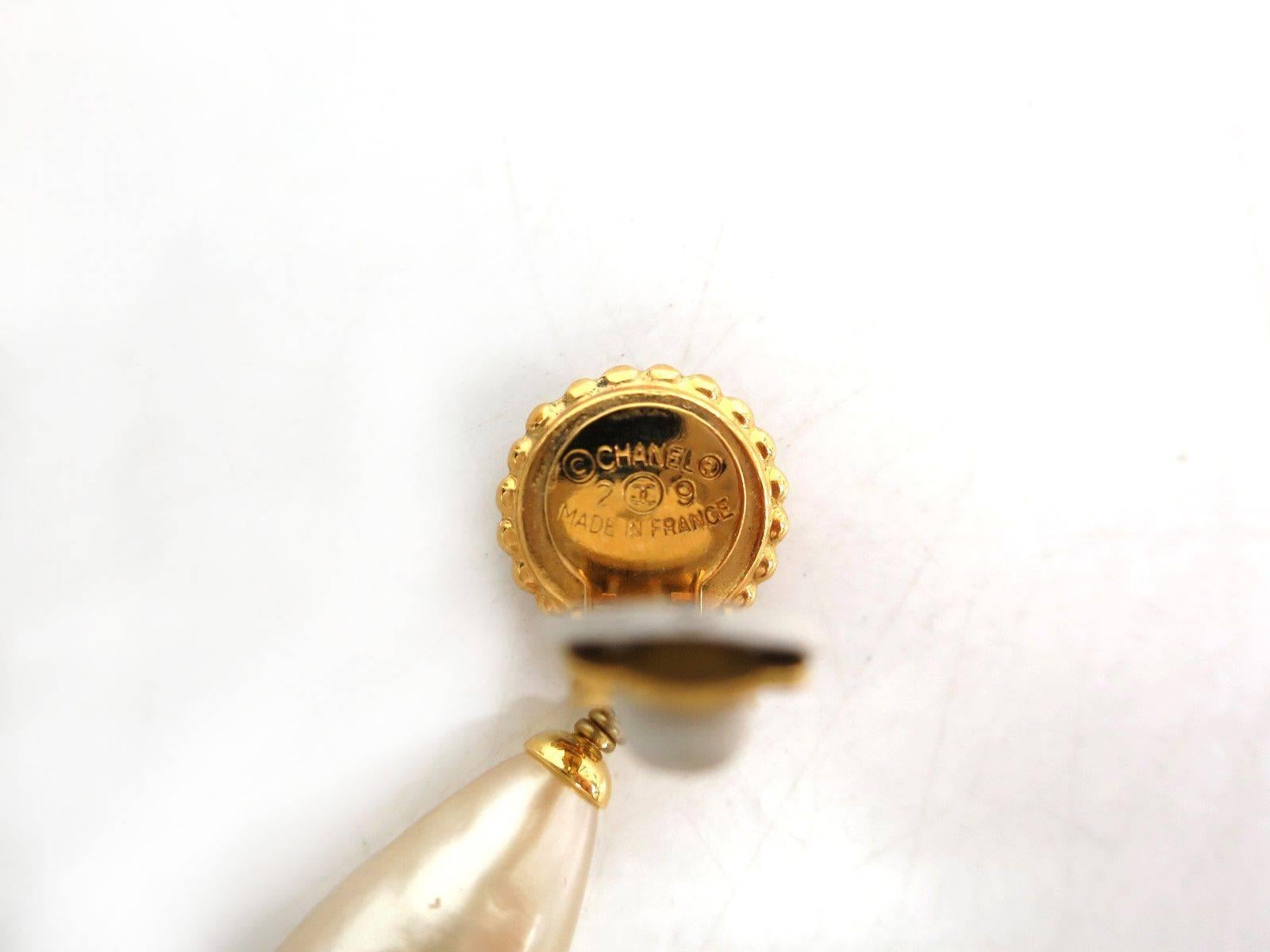 Women's Chanel Pearl Gold Tone Clover Dangle Drop Earrings