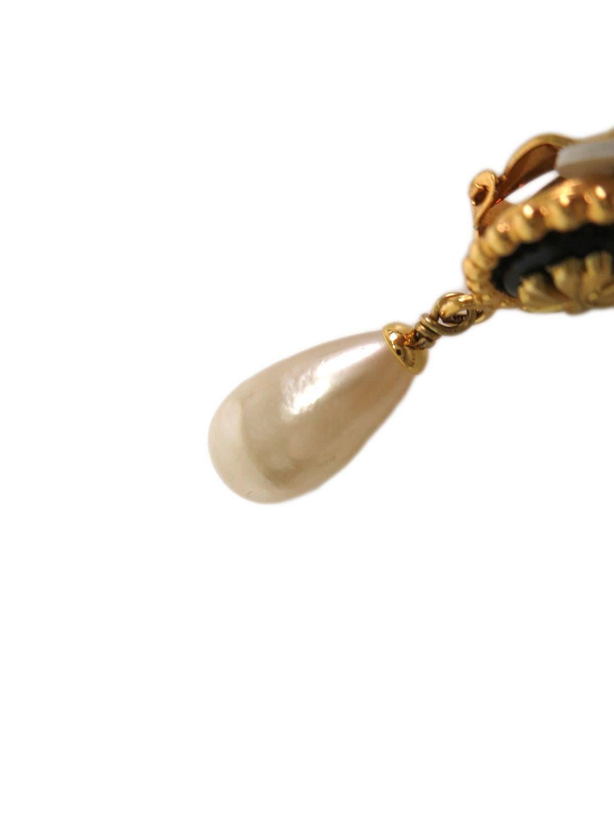 CURATOR'S NOTES

Faux pearl
Gold tone
Clip on closure
Made in France
Drop 1.8
