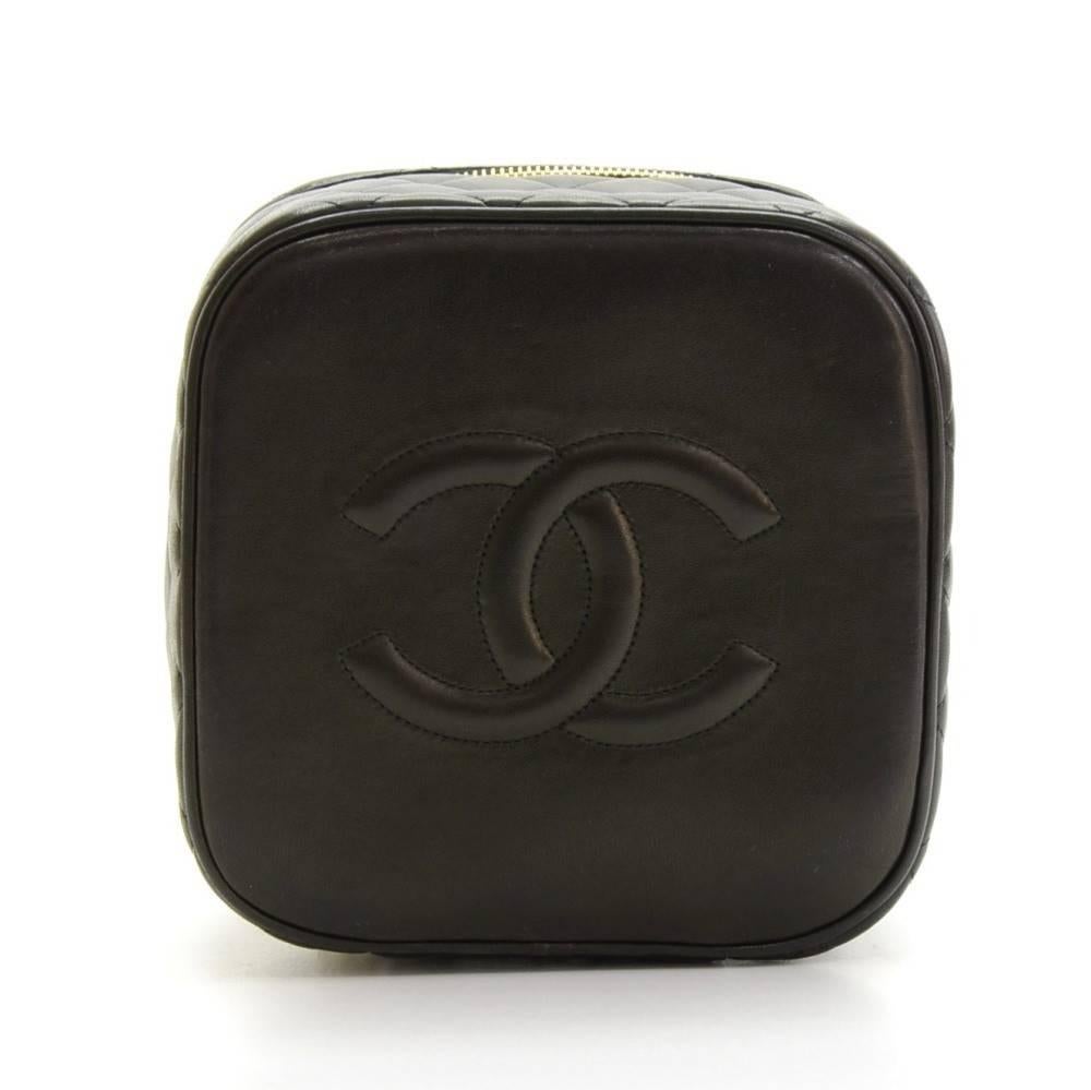 Chanel Black Lambskin Quilted Travel Vanity Cosmetic Case Bag In Good Condition In Chicago, IL