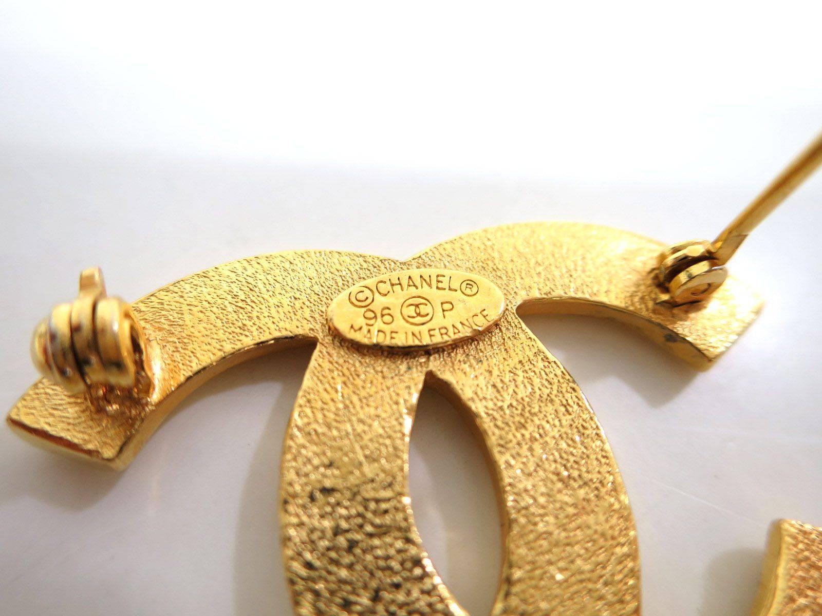 Chanel Gold Tone CC Chanel Paris Round Medallion Pin Brooch In Good Condition In Chicago, IL