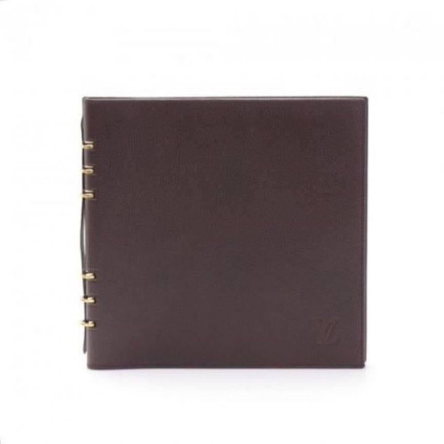 CURATOR'S NOTES

Make a note of it in this rich Louis Vuitton leather bound six-ring notebook.  Includes original paper.  A thoughtful gift for a Louis Vuitton lover!

Leather
Gold tone hardware
Made in France
Date code
Measures 9