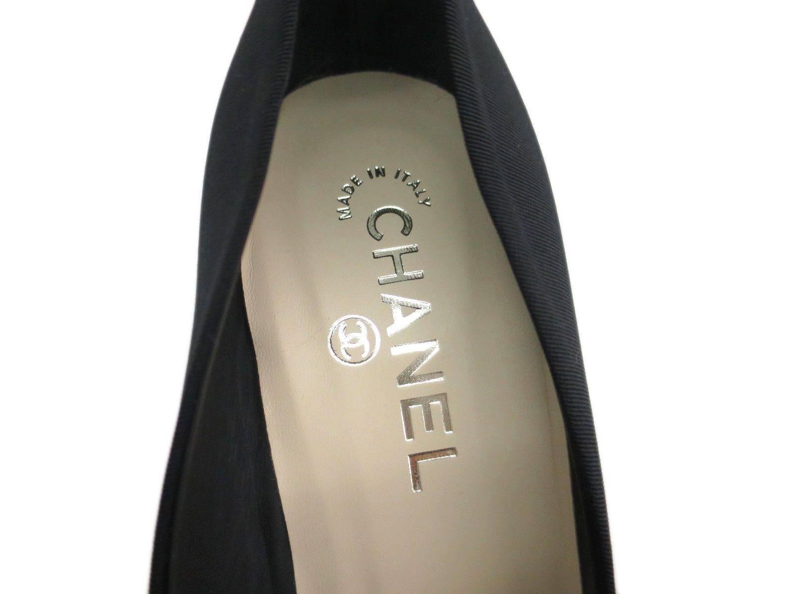 Chanel Black Grosgrain White Camellia Flower Toe Hight Heel Pumps In New Condition In Chicago, IL