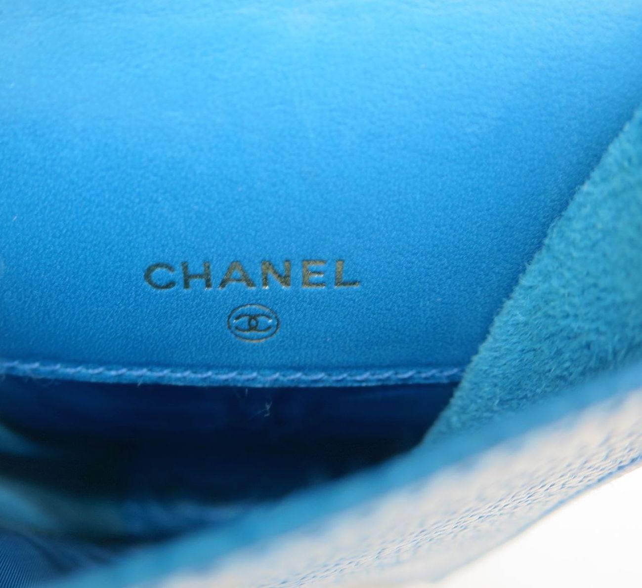 Chanel Blue Caviar Leather Gold Hardware Mini-Handy-Crossbody-Umhängetasche im Zustand „Gut“ in Chicago, IL
