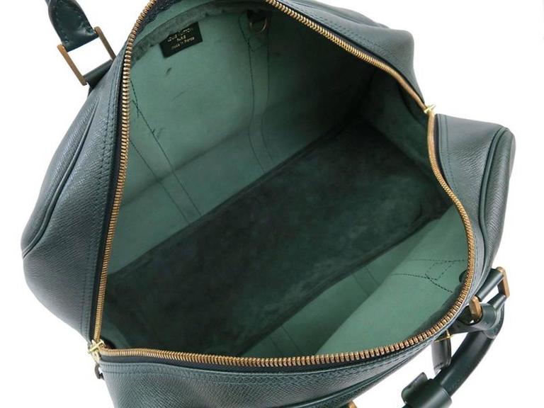 green leather duffle bolsa