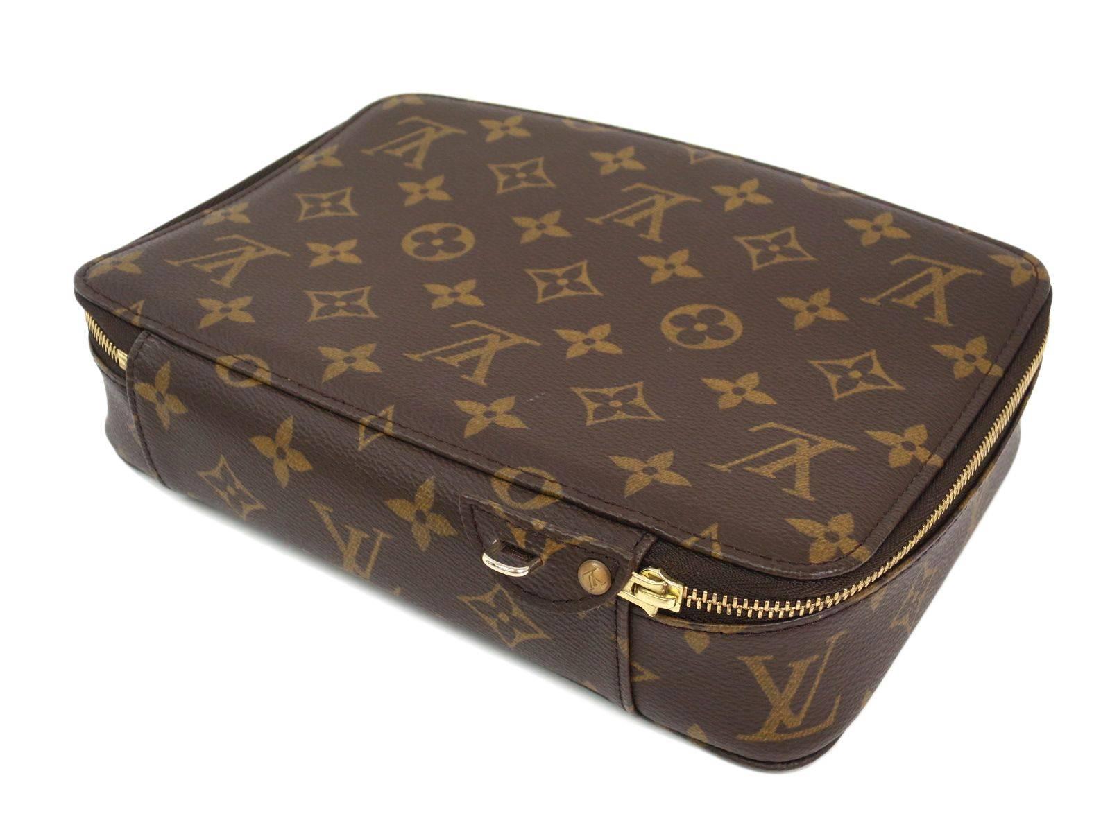 CURATOR'S NOTES

Monogram canvas
Gold hardware
Zipper closure
Made in France
Measures 8.7