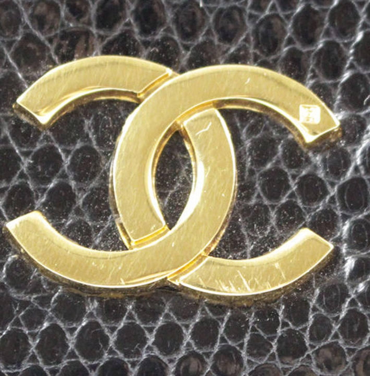 CURATOR'S NOTES

Chanel RARE Vintage Black Lizard Leather Gold CC Flap Crossbody Shoulder Bag  

Estimated value $10,000
Lizard
Gold hardware
Date code 0717118
Made in France
Measures 7.5" W x 4.8" H x 1.5" D
Shoulder strap 36"