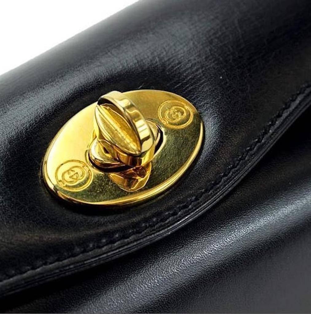 CURATOR'S NOTES

Little Black Bag? Check.

Leather
Gold hardware
Turnlock closure
Made in Italy
Handle drop 17
