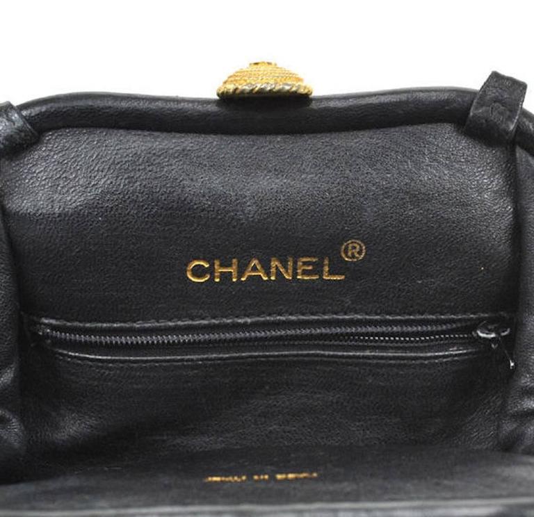 Chanel Rare Black Lambskin Gold Medallion Kiss Lock Evening Clutch Shoulder  Bag For Sale at 1stDibs