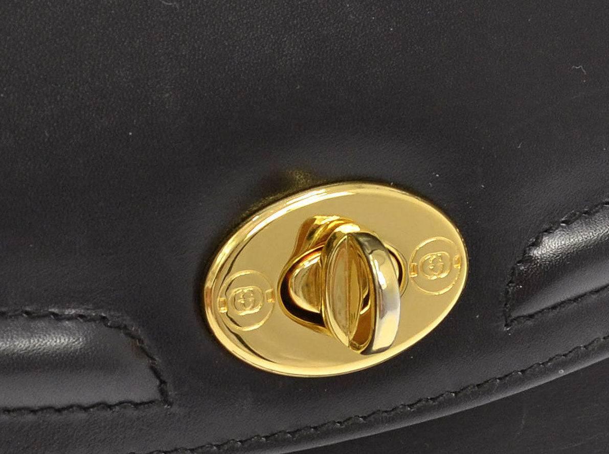 CURATOR'S NOTES

Leather
Gold hardware
Turnlock flap closure 
Leather lining
Made in Italy
Handle drop 4.5