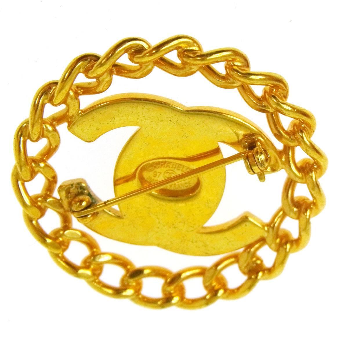 Chanel Vintage Gold Chain Link Signature Charm Pin Brooch In Excellent Condition In Chicago, IL