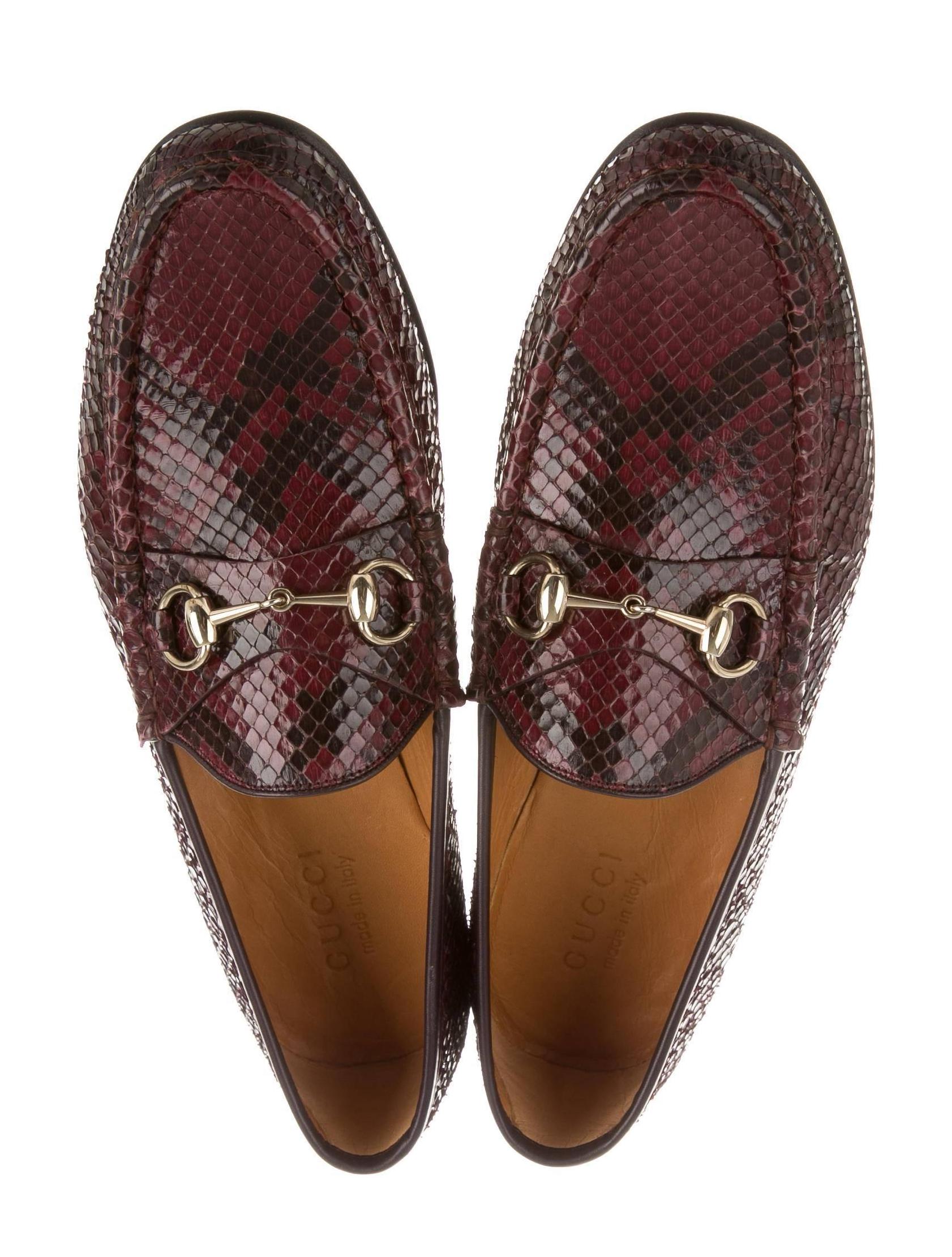 CURATOR'S NOTES

Size listed 9 1/2 D 
Python snakeskin leather
Gold tone hardware
Made in Italy
Heel height 1