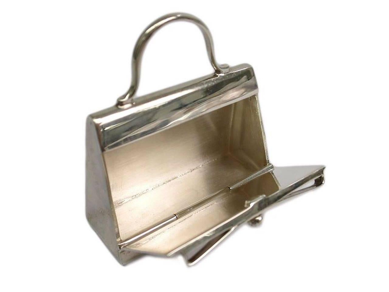 CURATOR'S NOTES

Genuine sterling silver - 925 
Measures 2