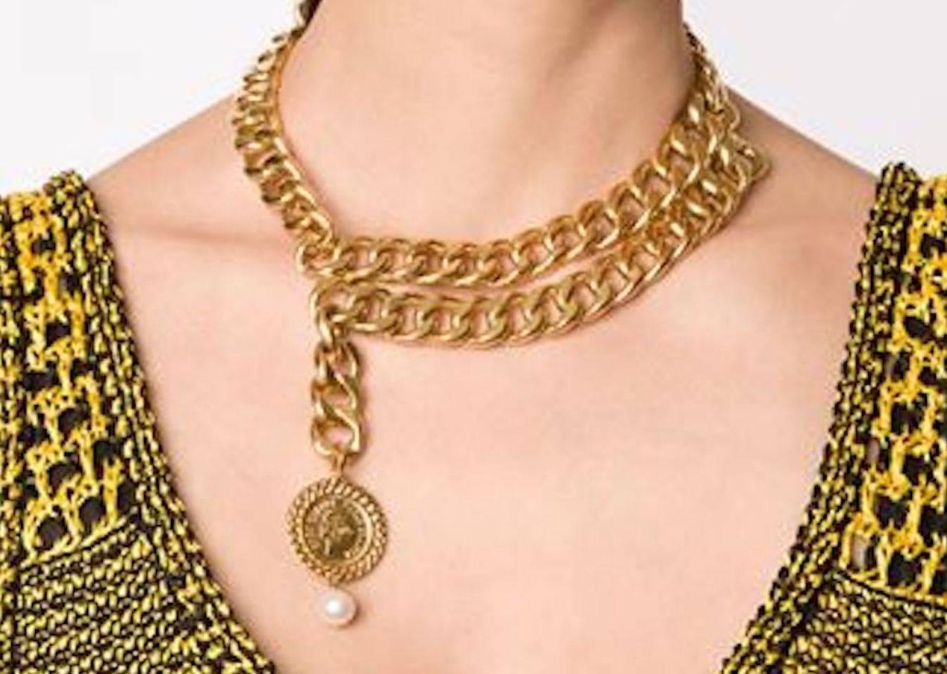 Chanel Vintage Gold Double Link Pearl Coin Medallion Choker Necklace in Box

Metal
Gold tone
Faux pearl
Hook closure
Made in France
Coin measures 1