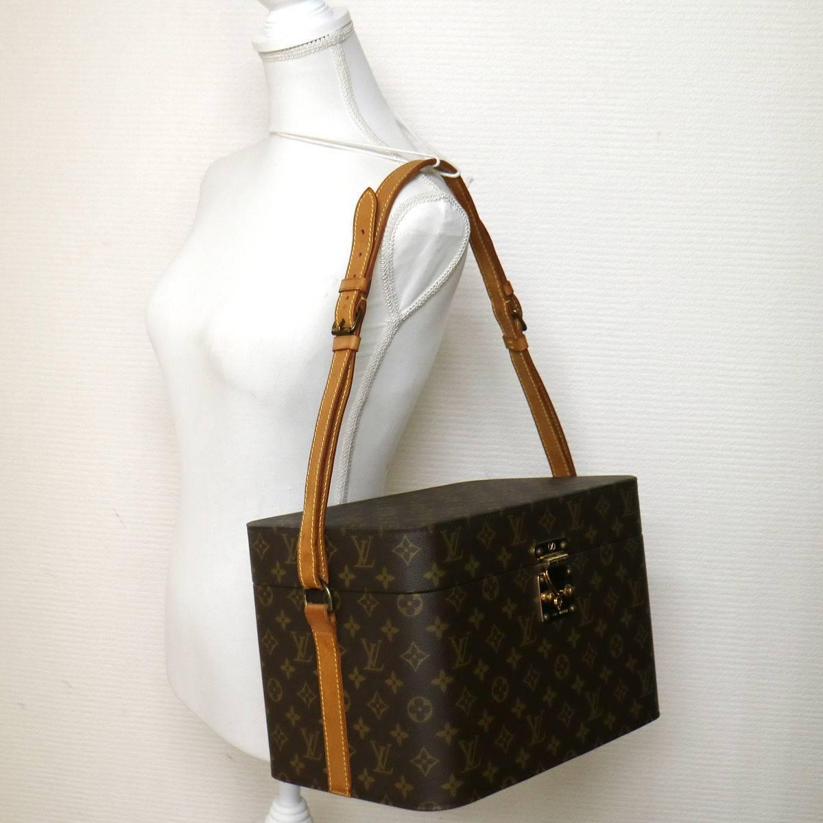 CURATOR'S NOTES

Absolutely stunning and well-preserved rare Louis Vuitton carryon vanity shoulder bag case. Perfect for your jewelry, perfume/cologne and special items while traveling. 

This beauty is substantial in size and weight--the pictures