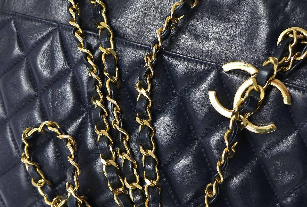 CURATOR'S NOTES

Chanel Vintage Lambskin Leather Dual Slip Pocket Camera Shopper Shoulder Bag  

Lambskin 
Gold tone hardware
Zipper closure
Leather interior
Made in Italy
Shoulder strap drop 13"
Measures 11.5" W x 9" H x 3.5" D 