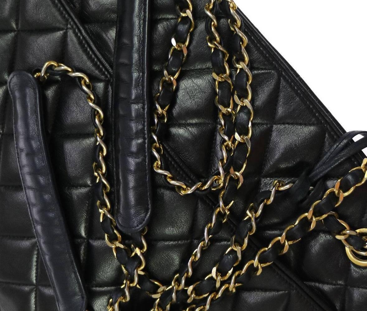 CURATOR'S NOTES

Chanel Vintage Black Lambskin Carryall Large Travel Shopper Tote Shoulder Bag  

Lamskin 
Gold tone hardware
Zipper closure
Leather lining
Made in Italy
Date code 1166084
Shoulder strap drop 14"
Measures 12" W x 10" H