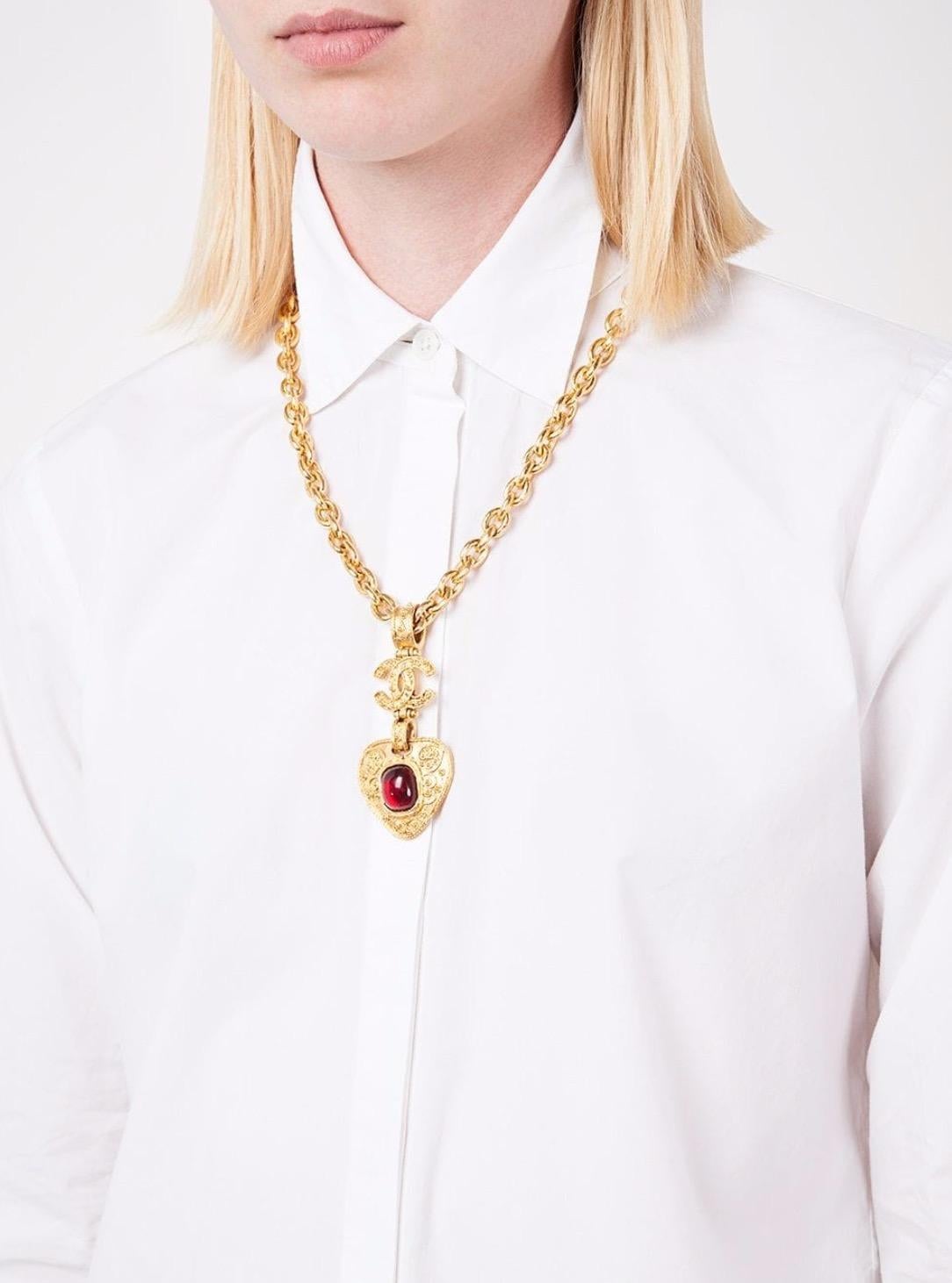 Chanel Gold Charm Gripoix Heart Link Long Evening Pendant Drape Necklace  1