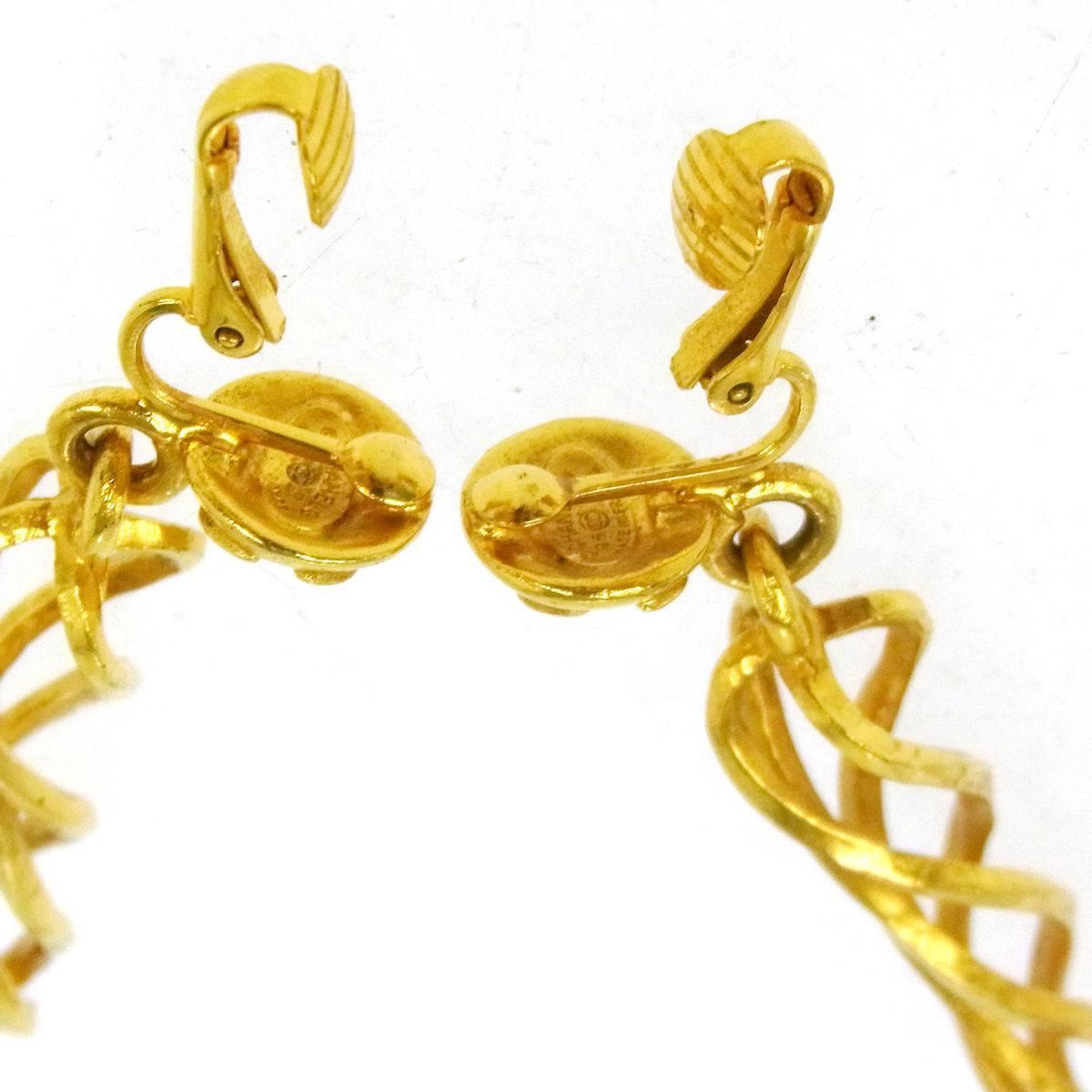 Women's Chanel Vintage Gold Twist Long Charm Dangle Drop Evening Earrings