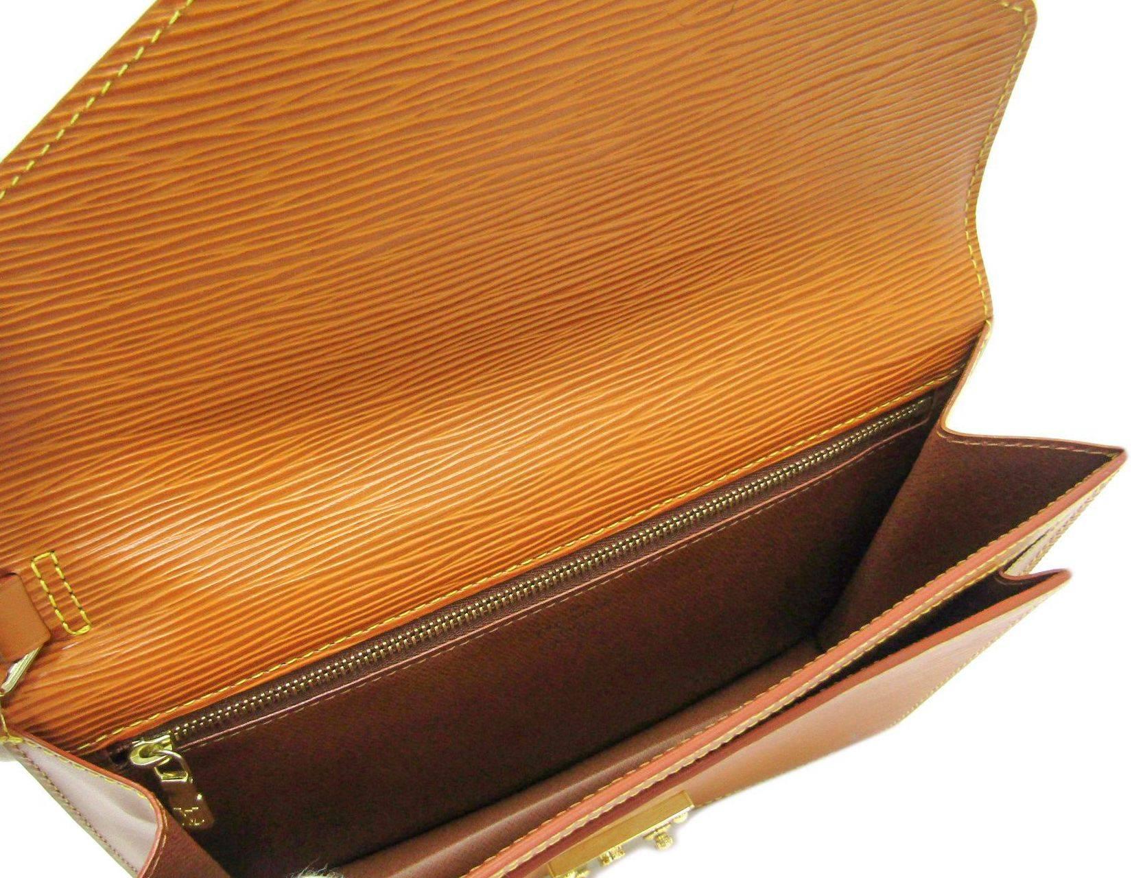 Louis Vuitton Cognac Epi Gold Envelope Wristlet Evening Flap Clutch Bag In Good Condition In Chicago, IL