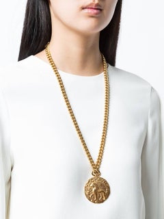 Chanel Vintage Rare Gold Large Coin Medallion Lion Charm Chain Link Necklace