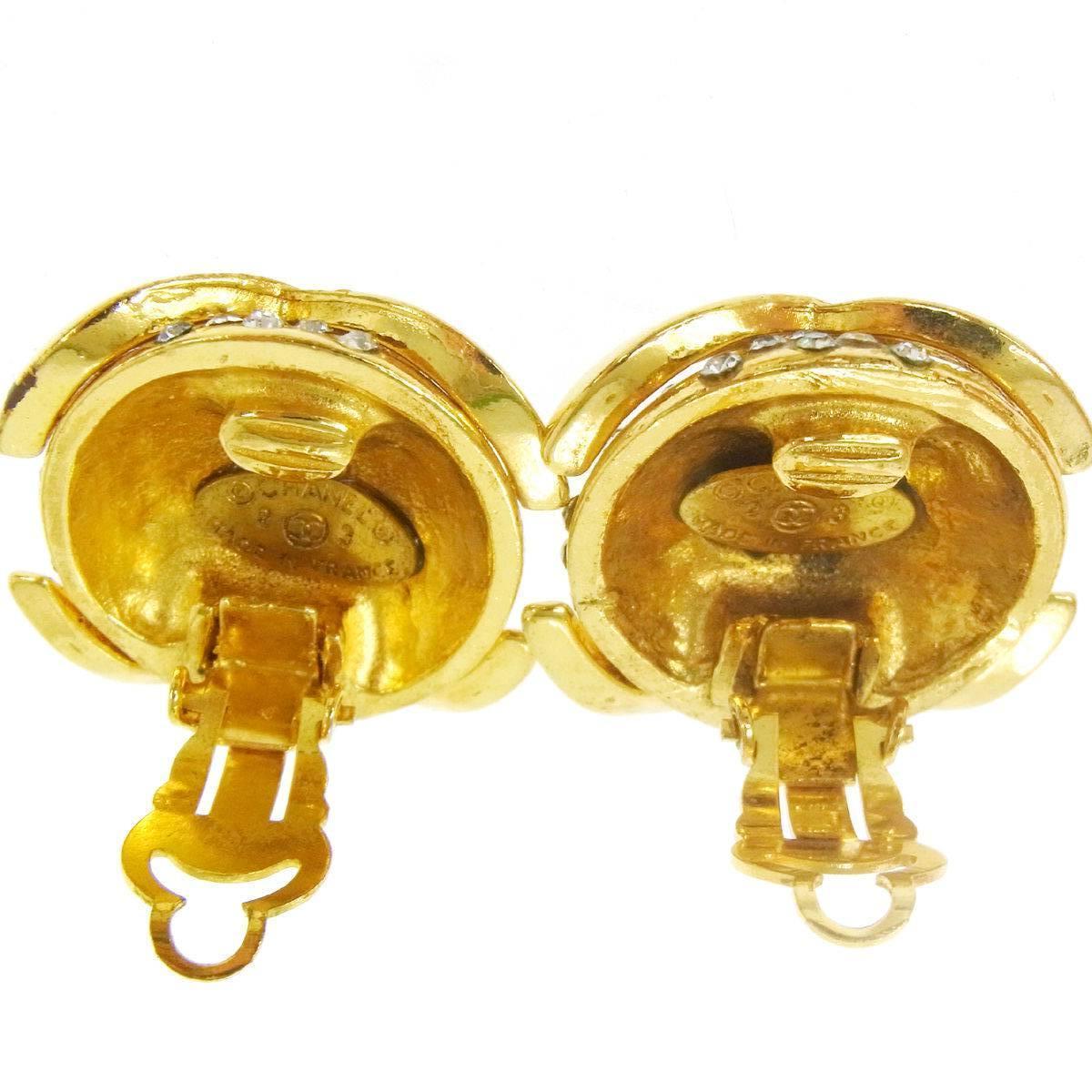 Chanel Gold Charm Rhinestone Evening Statement Stud Earrings

Metal
Rhinestone
Gold tone
Clip on closure
Made in France
Diameter 1"
