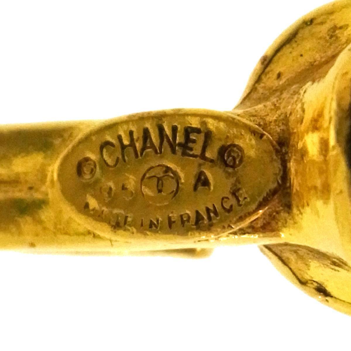 Women's Chanel Gold Metal Metallic Shell Charm Medallion Chain Pendant Necklace