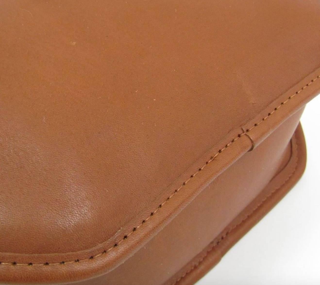 Coach Vintage Archive Cognac Leather Round Crossbody Shoulder Bag

Cuir
Quincaillerie de couleur or
Fermeture à glissière
Fabriqué aux États-Unis
Bandoulière réglable de 47-50.5" ;
Mesure 9" ; W x 7.75" ; H x 3" ; D
