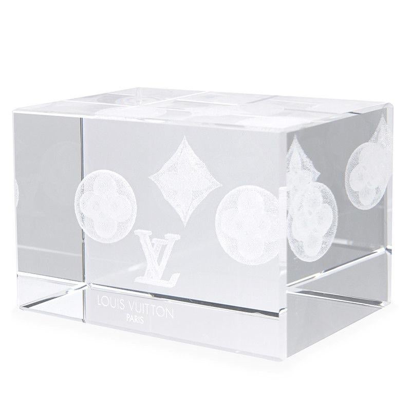 Louis Vuitton NEW Monogram Crystal Cube Desk Table Decorative Paper Weight in Box

Heavy and substantial, this statement home good is the ideal accent for any study, den, office or coffee table.

Crystal
Made in France 
Measures 3