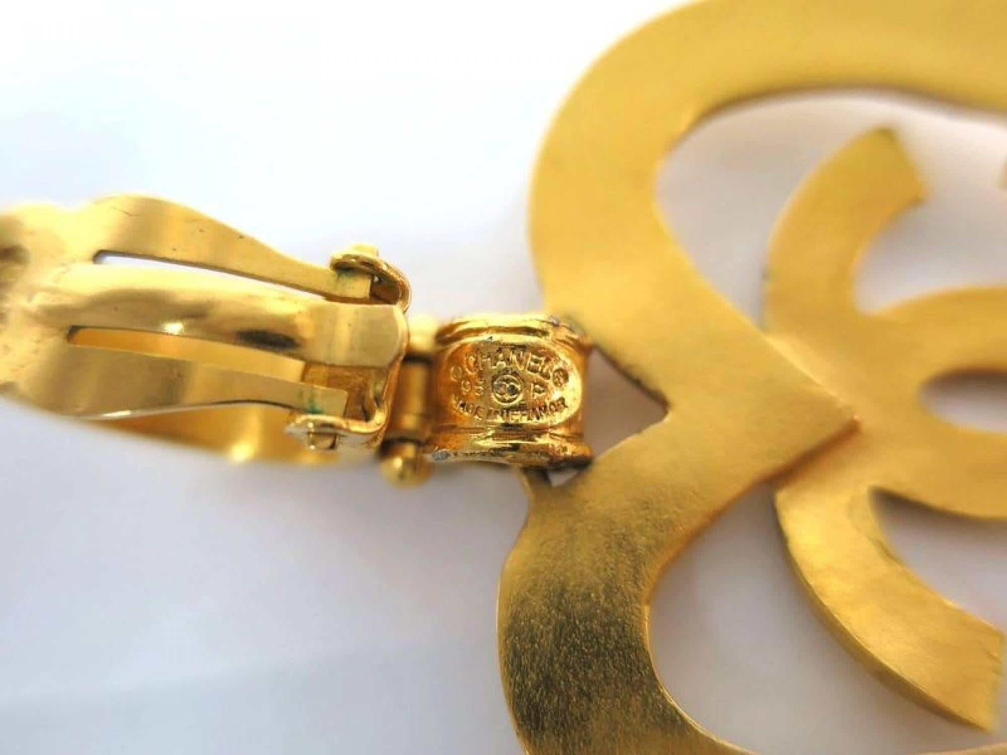 Women's Chanel Vintage Gold Heart Charm Dangle Drop Evening Earrings
