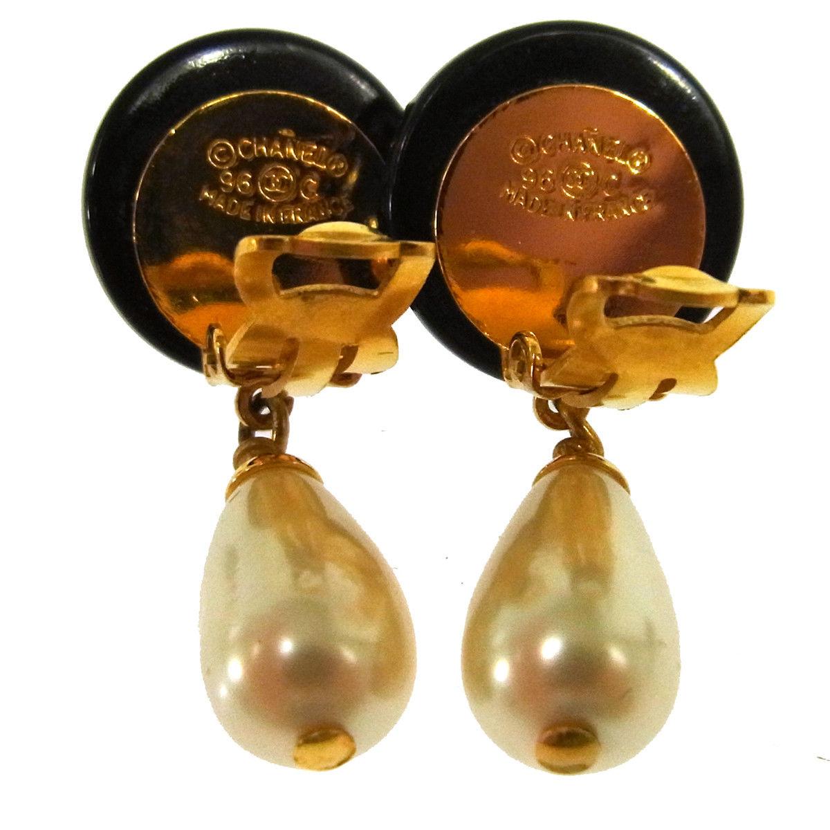 Chanel Studded CC Charm Pearl Black Evening Dangle Drop Earrings in Box

Metal
Resin
Faux pearl
Gold tone
Clip on closure
Made in France
Width 0.50