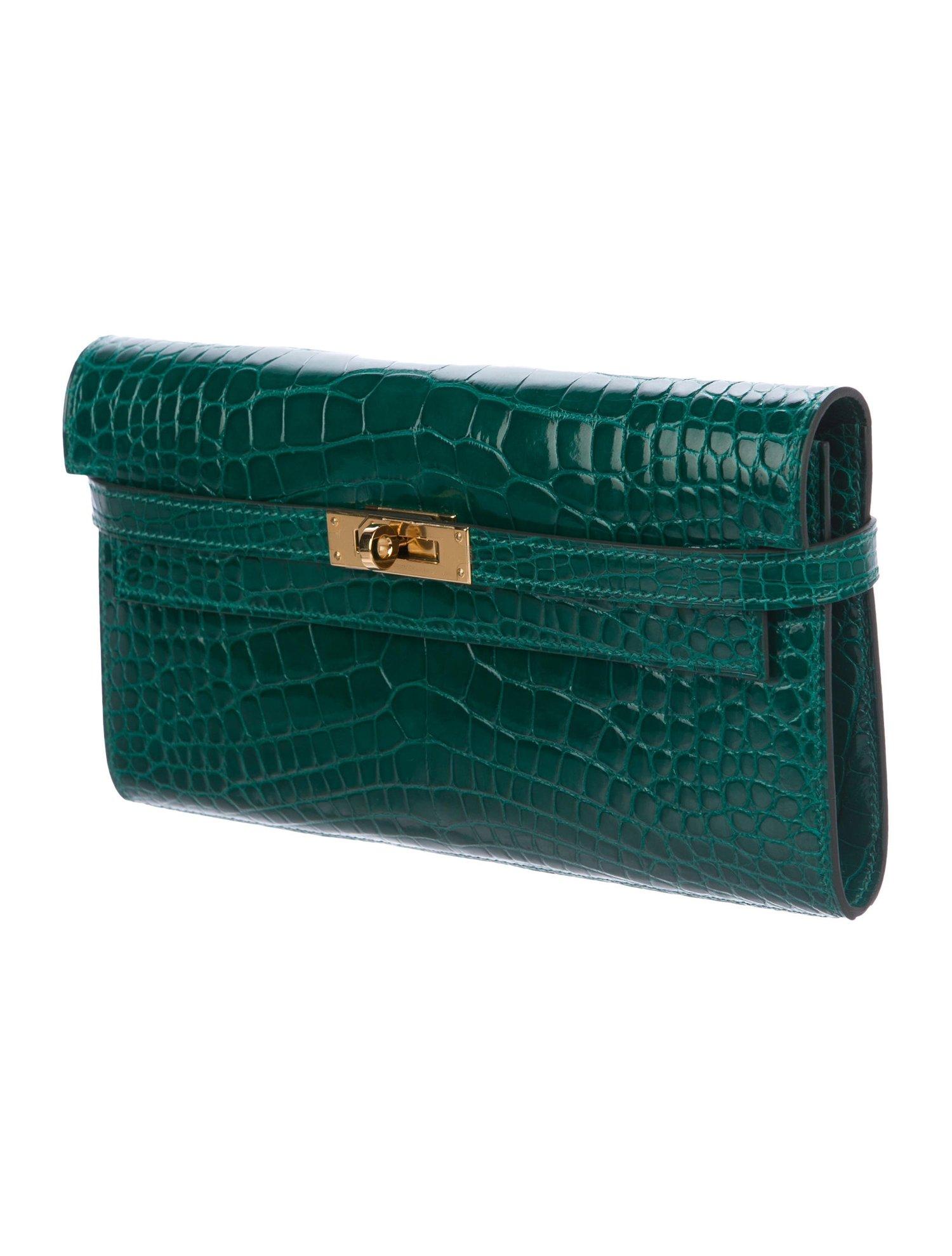 Hermes Kelly Green Alligator Gold Evening Kelly Clutch Wallet Bag in Box In Excellent Condition In Chicago, IL
