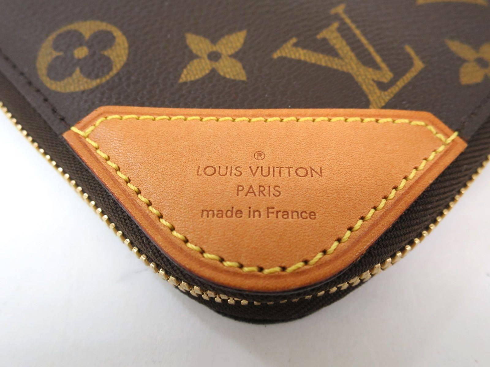 Louis Vuitton Monogram Canvas Men's Travel Vanity Accessory Tie Storage Case Bag

Monogram coated canvase
Gold hardware
Zipper closure
Made in France
Date code present
Measures 17.25
