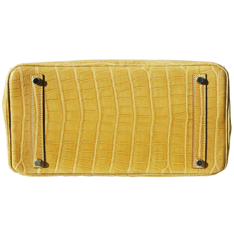 35cm Hermès Matte Paille Alligator Birkin Handbag with Palladium Hardware In New Condition For Sale In Chicago, IL